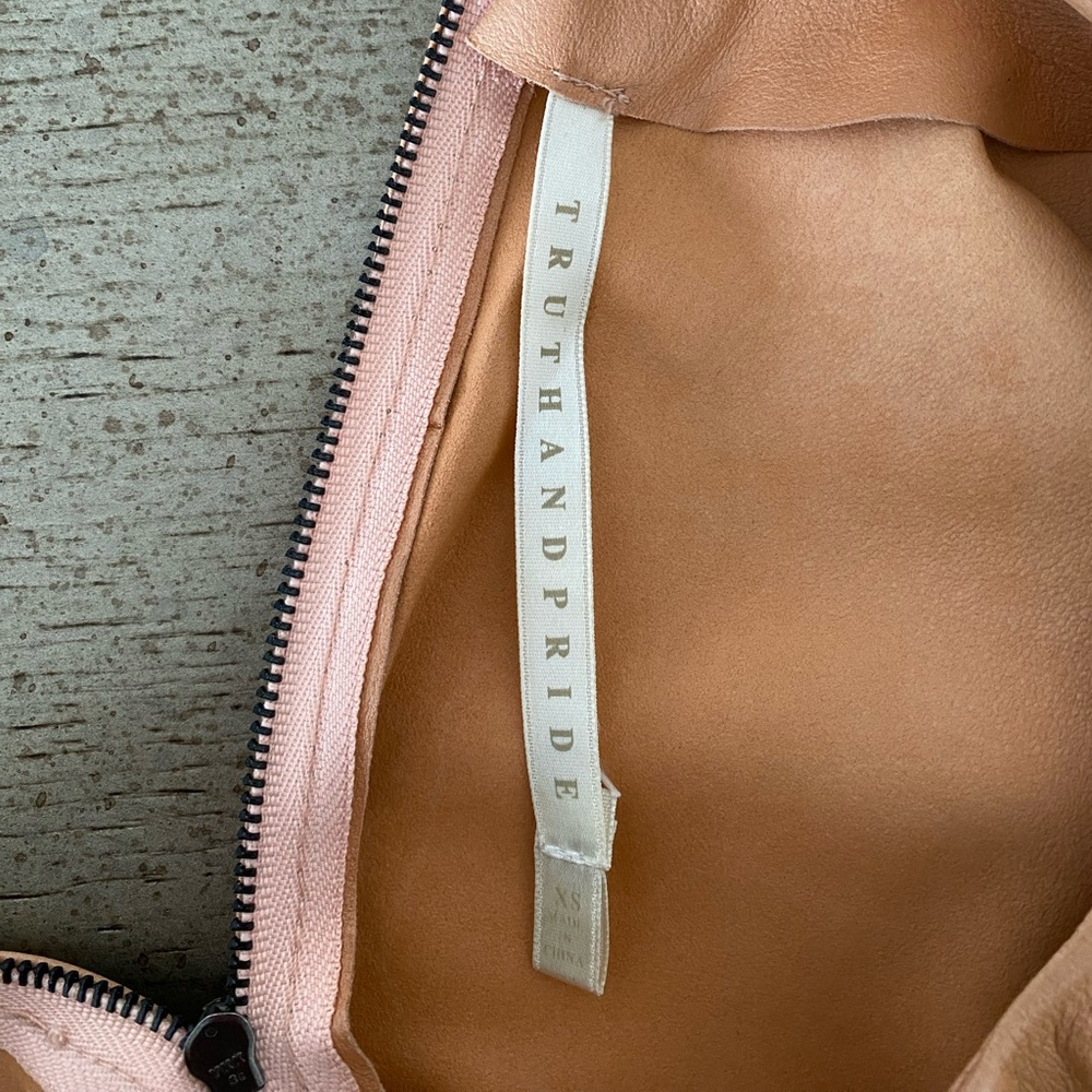 100% Leather top - Picture 2 of 3